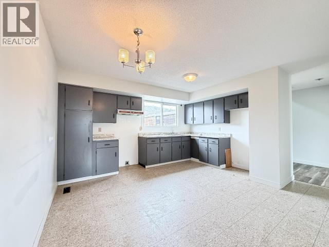 18-20 Harper Street, Faro, Yukon  Y0B 1K0 - Photo 11 - 17337